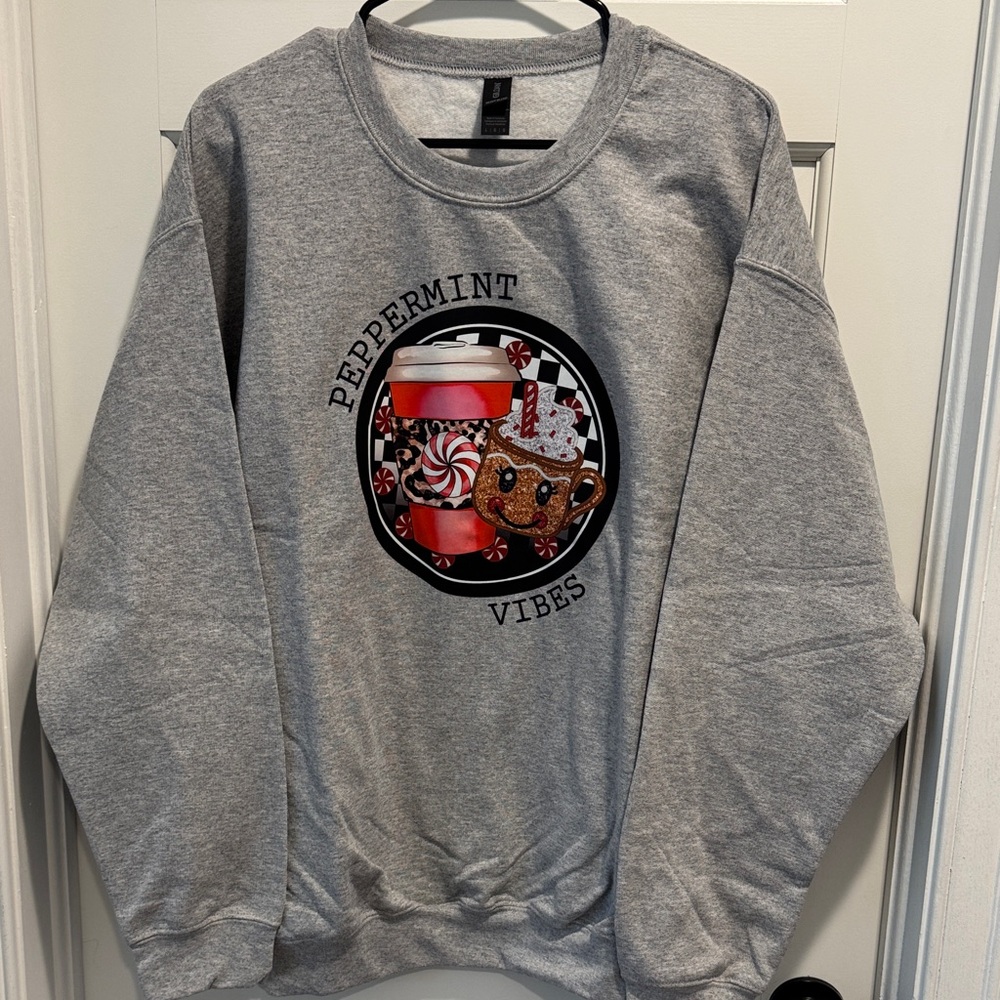 Gildan Gray 'Peppermint Vibes' Graphic Crewneck Sweatshirt